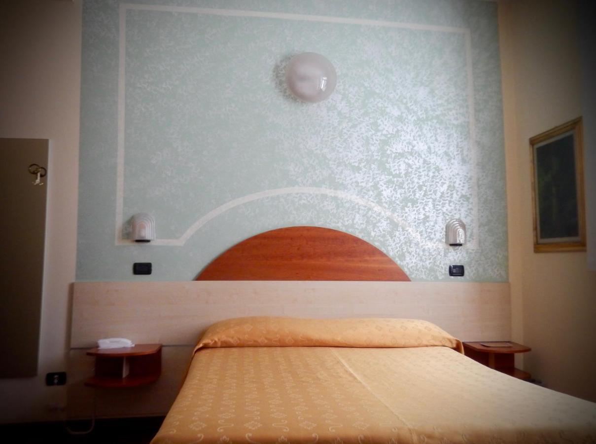 Hotel Giglio Salsomaggiore Terme Buitenkant foto